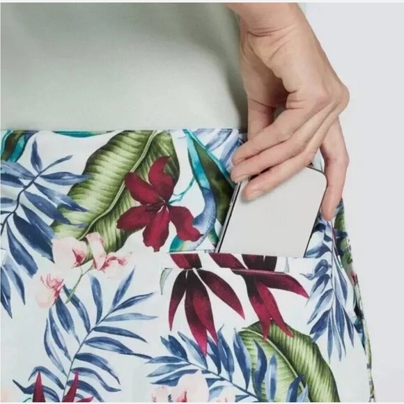 Lady Hagan Golf Skort - Picture 4 of 11